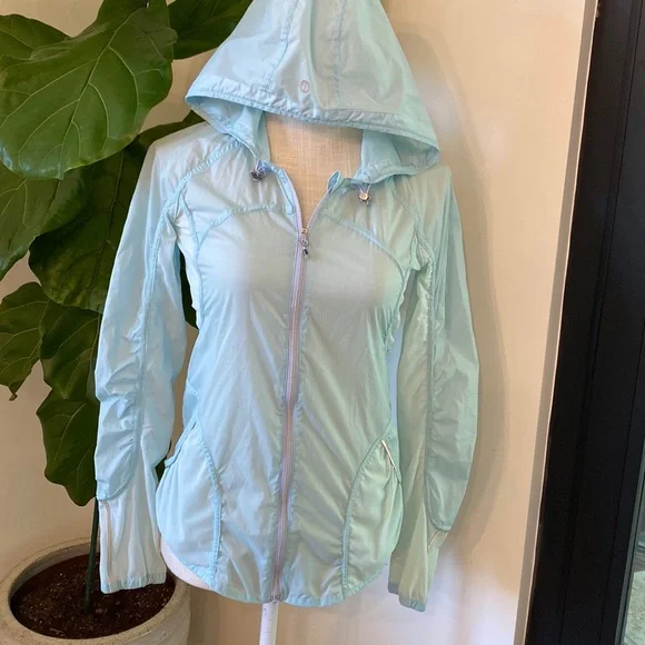 Lululemon フード付きジャケット ライトブルー Lululemon フード付きジャケット ライトブルー Lululemon フード